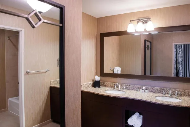 Executive, Suite, King Bed, Sofa, Balcony, Sheraton Mission Valley San Diego 1/1
