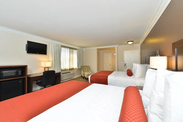 غرفة ديلوكس بسريرين كوين، Best Western Plus LA Mid Town Hotel 2/7
