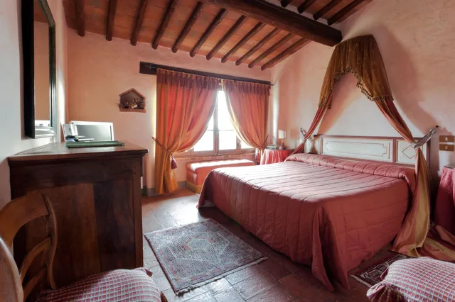 جناح بسرير كوين، Castello Di Spaltenna 1/2