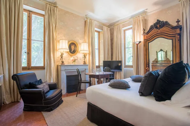 Comfort, Double Bed, Chateau Des Alpilles 4/6