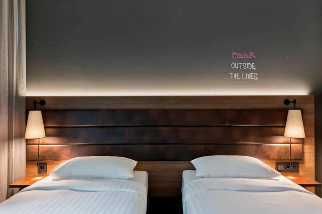 غرفة بسريرين منفصلين، Moxy Frankfurt East 2/4