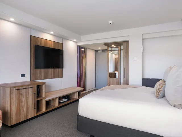 غرفة كلوب بسرير كينج بإطلالة على البحيرة مع دخول صالة النادي، Millennium Hotel Rotorua 4/7