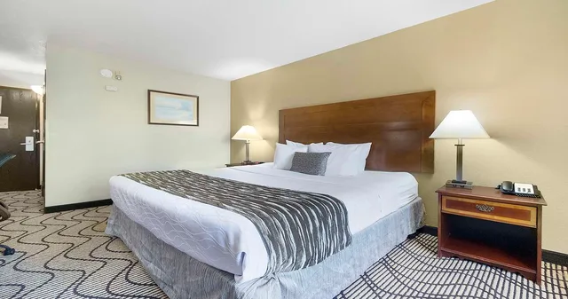 غرفة بسرير كوين لذوي الإعاقة، Surestay Plus Hotel By Best Western Rocklin 1/3