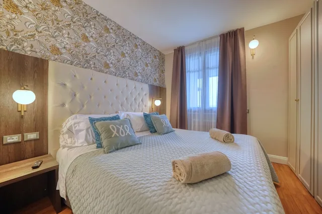 جناح عائلي بسريرين كينج بإطلالة على البحيرة بغرفتي نوم مع أريكة، Palazzo Della Scala 8/10