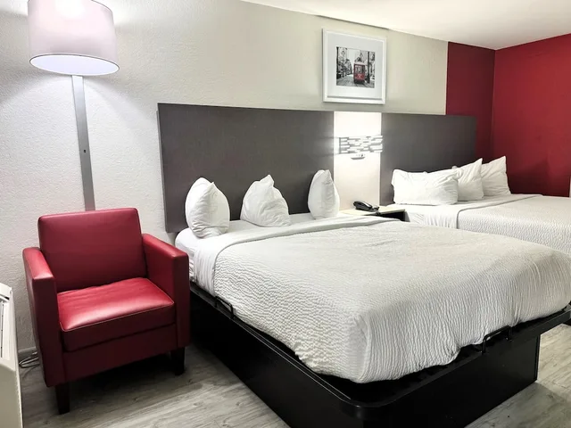 Room, 2 Queen Beds, Exterior Entrance, Ramada By Wyndham Tuscaloosa 1/10