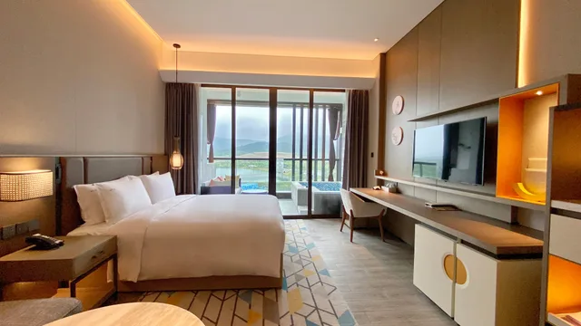Standard, King Bed, Lake View, Holiday Inn Resort Maoshan Hot-Spring 3/10