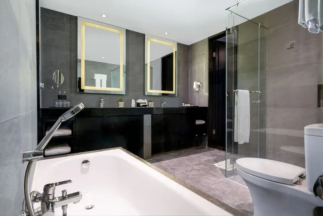 غرفة بزنس بسرير كينج، Grand Swiss-Belhotel Darmo 4/4