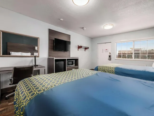 غرفة بسريرين كوين، Grove City Travel Inn Columbus South 3/7