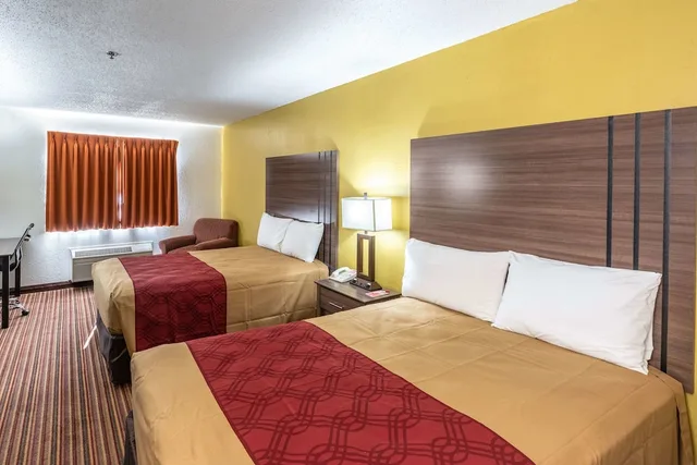 غرفة قياسية بسريرين مزدوجين، Econo Lodge Inn & Suites Mckinney - Plano North 2/3