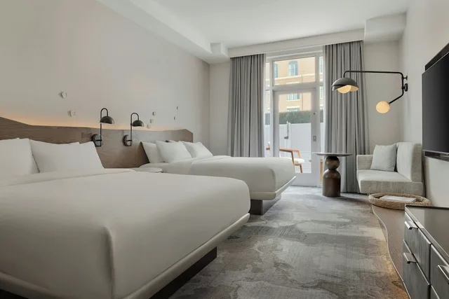 Room, 2 Queen Beds, Pool Side, Patio، The Limited Hotel Charleston 1/10