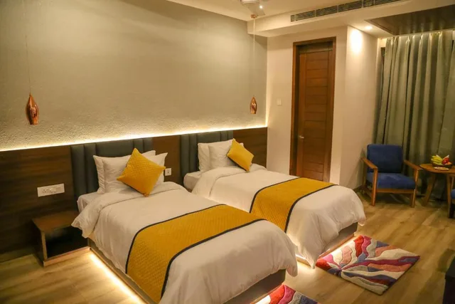 Super, Deluxe، Four Leaf Hotel Sapphire Blue, Varanasi 1/1