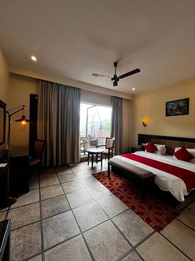 غرفة بريميوم بسرير مزدوج بشرفة بحوض استحمام، Shaantam Resorts 2/5