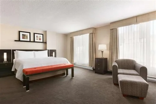 غرفة بسرير كوين، Embassy Suites By Hilton Montreal 2/4