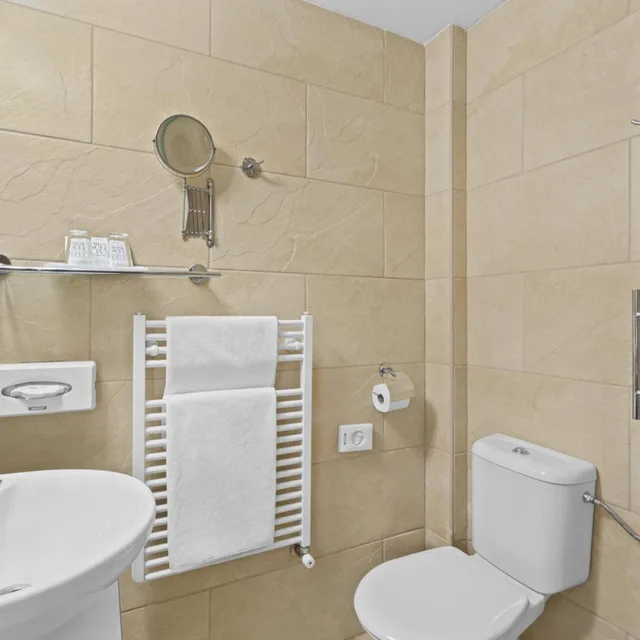 غرفة قياسية بسرير مزدوج، Hotel Yacht Wellness & Business 6/8