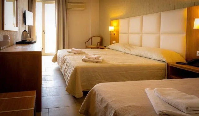 Standard, Twin Beds, Lateral Side Sea View, Sofa, Malia Bay Beach Hotel And Bungalows 2/4