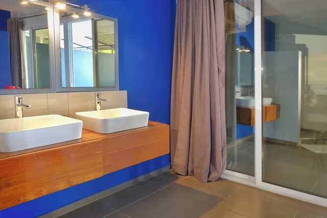 Connecting, Family, Twin Beds, Street View، Villa Les Orchidées 10/10