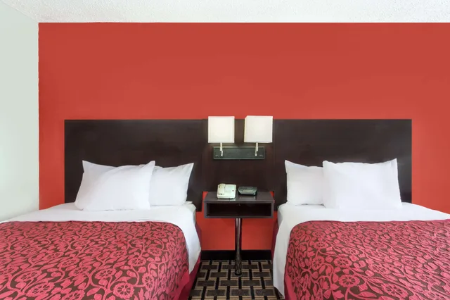 غرفة بسريرين مزدوجين، Days Inn By Wyndham Cullman 2/3