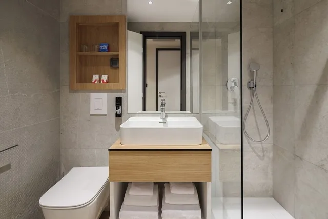 جناح سوبيريور بسرير كينج مع أريكة، Hotel Pelegrin Plava Laguna 5/5