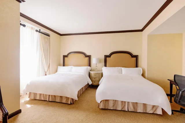 غرفة بسرير كوين، Hotel Du Pont 1/2