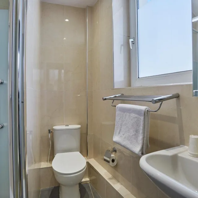 غرفة مفردة، Merryl Hotel 5/16