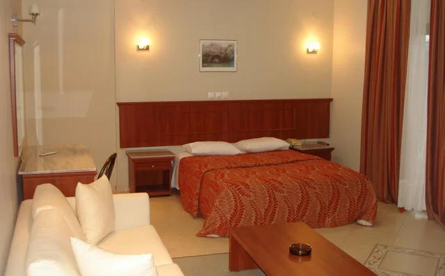Room, Double Bed, Four Seasons Skg Thessaloniki 9/10