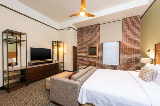 غرفة بسرير كينج، Homewood Suites by Hilton Indianapolis-Downtown 1/1