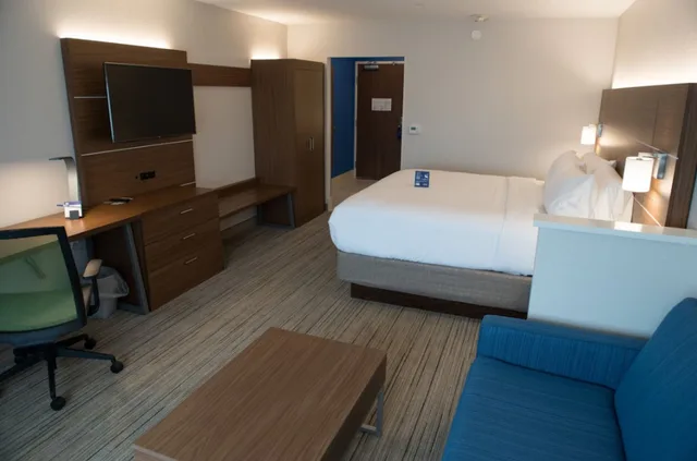 غرفة بسرير مزدوج لذوي الإعاقة، Holiday Inn Express & Suites Dayton North - Vandalia 5/7