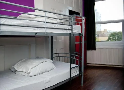 سكن مشترك مختلط بثلاثة أسرّة، Book a Bed Hostels (ex. Venture Hostel) 1/1