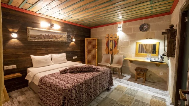 غرفة قياسية، In Stone House 7/10