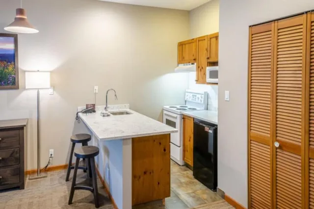 1 Bedroom, House, Queen Bed, Sofa، Nancy Greene's Cahilty Lodge 9/9