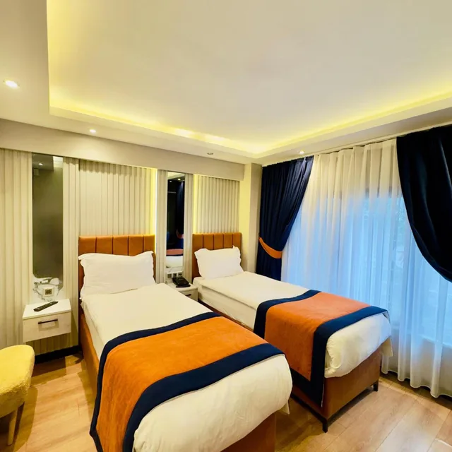 غرفة قياسية بسرير مزدوج أو سريرين منفصلين، Regency World Suite 1/7