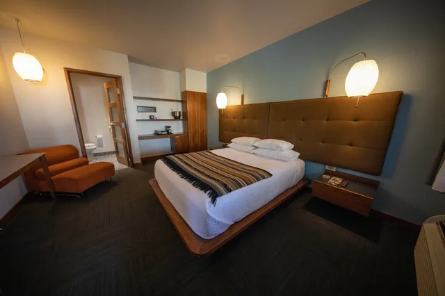 Design, Queen Bed، Modern Hotel And Bar 1/6