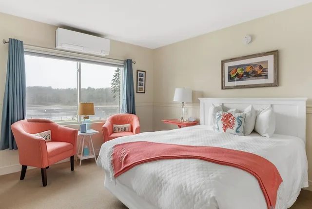 Carriage House, Queen Bed, Water View، Nonantum Resort 1/4