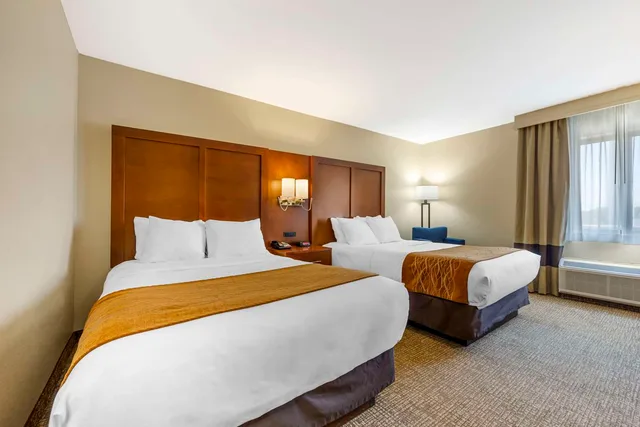 غرفة بسريرين مزدوجين، Comfort Inn South - Springfield 1/2