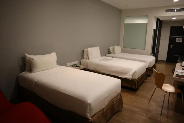 Basic, Triple, The Klagan Hotel 2/10
