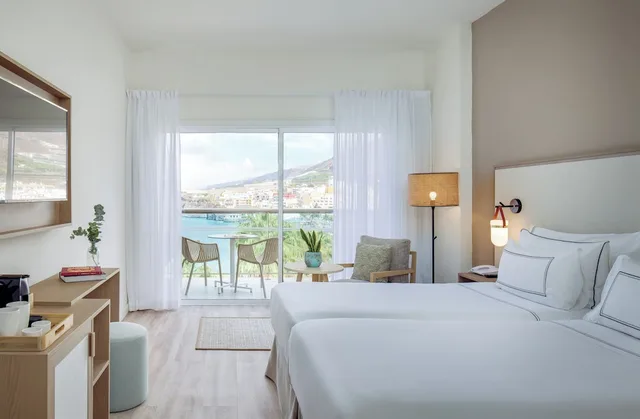 The Level, King Bed, Sea Front, Melia La Palma 2/3