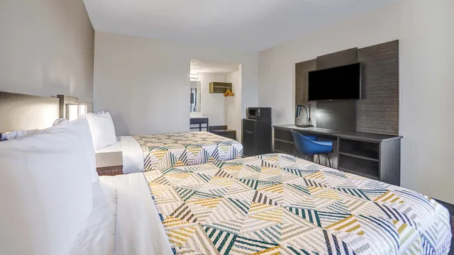 Room, 2 Double Beds, Motel6 Amarillo, TX - Airport 5/6