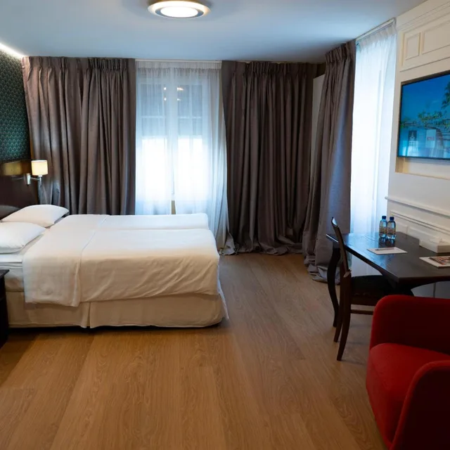 جناح، J5 Hotels Helvetie Montreux 3/5
