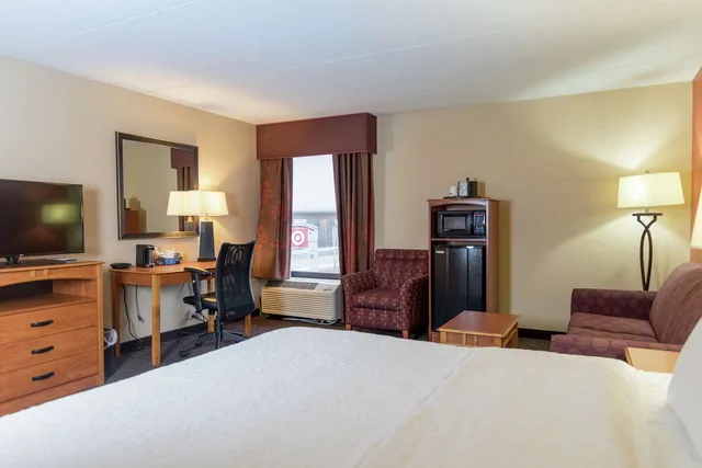 جناح استوديو بسرير كينج مع أريكة، Hampton Inn Muskegon 1/5