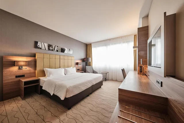 غرفة قياسية بسرير كينج، BONN MARRIOTT HOTEL 2/4