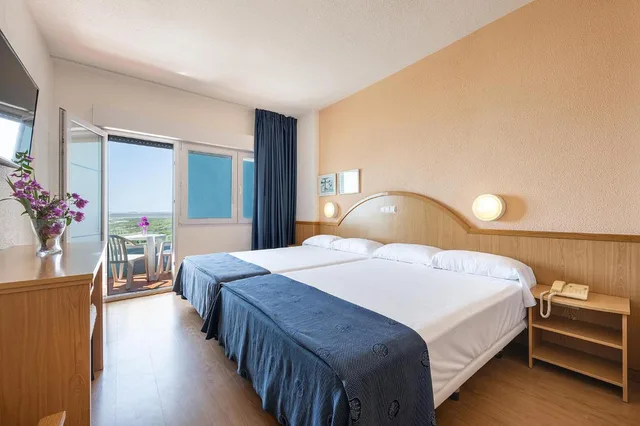 غرفة ثلاثية، PLAYAS DE GUARDAMAR HOTEL 5/7