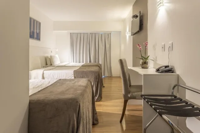 غرفة قياسية ثلاثية بثلاثة أسرّة، ATH Hotel - Americas Townhouse 4/4