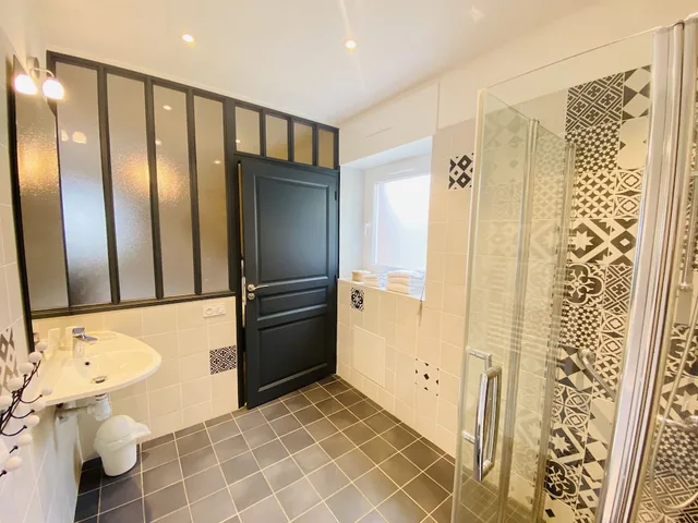 غرفة سوبيريور ثلاثية بسرير كوين وسرير فردي، Hôtel Saint-Michel 6/6