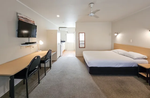غرفة سوبيريور بسرير كوين وسرير فردي، Captain Cook Motor Lodge 3/5