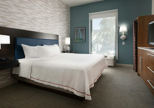 جناح بسرير كينج بغرفة نوم واحدة، Home2 Suites by Hilton Charleston Airport Convention Center 1/2