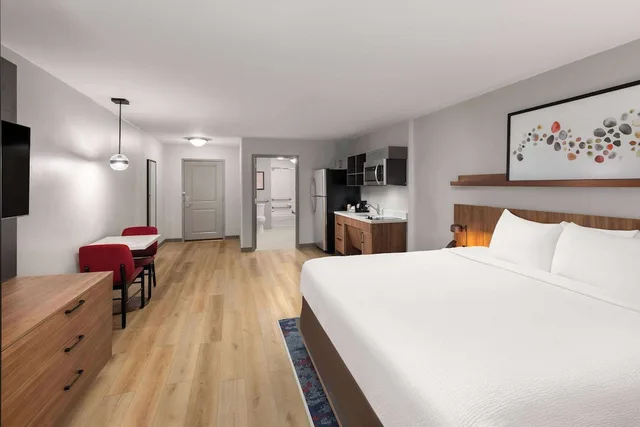 غرفة بسرير كينج لذوي الإعاقة، Hawthorn Extended Stay by Wyndham Knoxville 1/5
