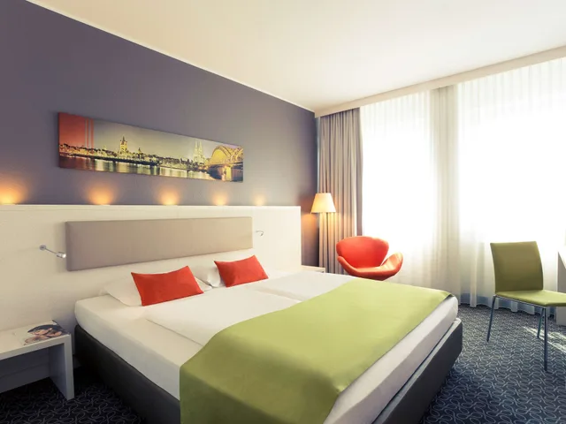 غرفة بريفيليج بسرير كينج بشرفة، Mercure Severinshof Koeln City Hotel 2/10