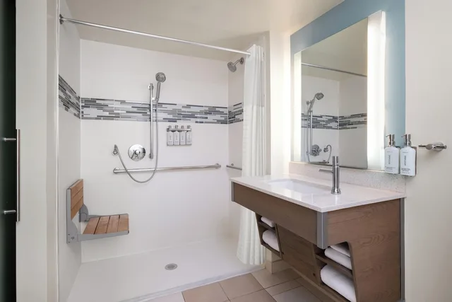 Suite, King Bed, Accessible, EVEN Hotel Rockville Washington DC Area 5/6