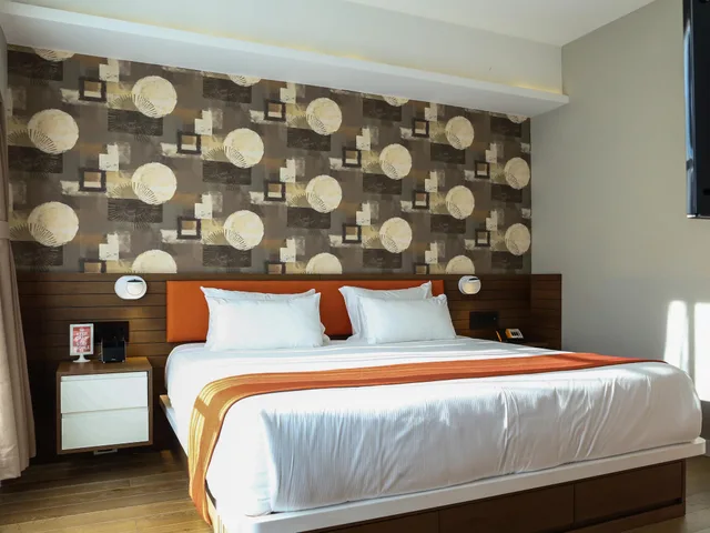 غرفة سوبيريور بسرير كينج بشرفة، NobleDen Hotel 2/2