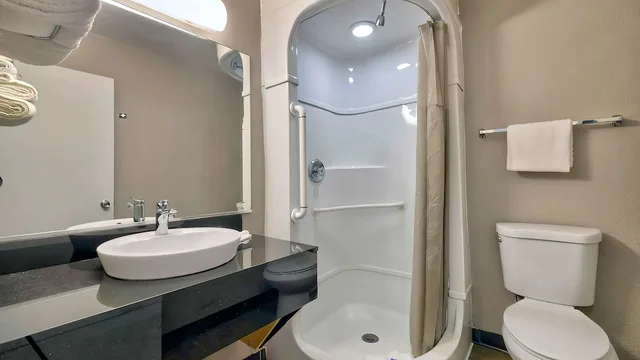 غرفة قياسية بسرير كينج، Motel6 Gallup, NM 7/8